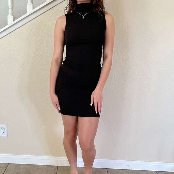 Black Ribbed Turtle Neck Sleeveless Midi Dress - Picture 2 of 13
